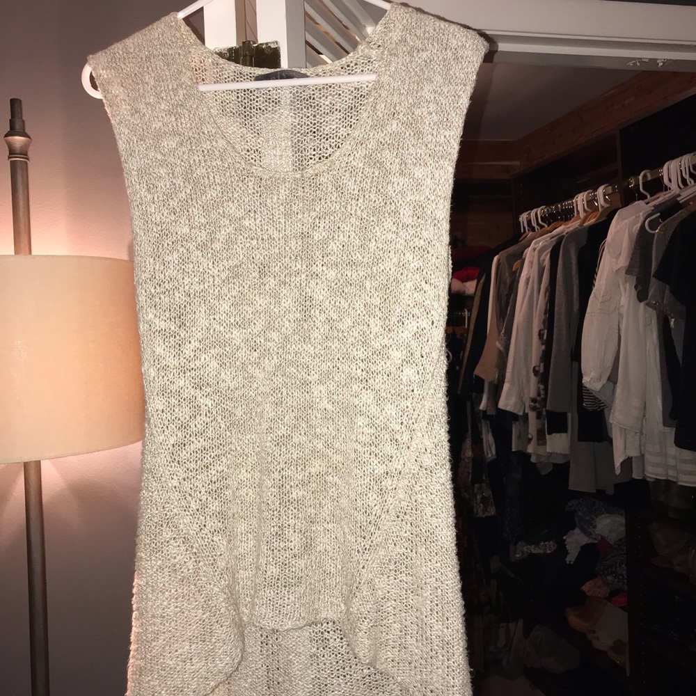 Sleeveless sweater/vest
